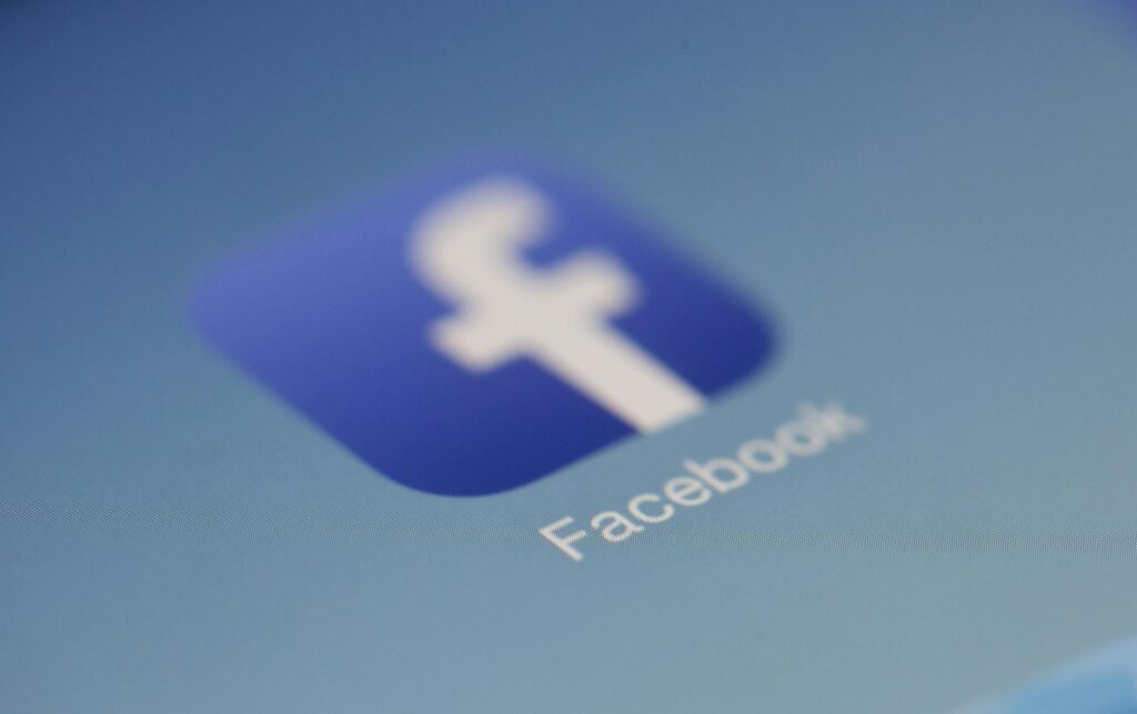 facebook logo → blogidmwebid pexels photo 267399
