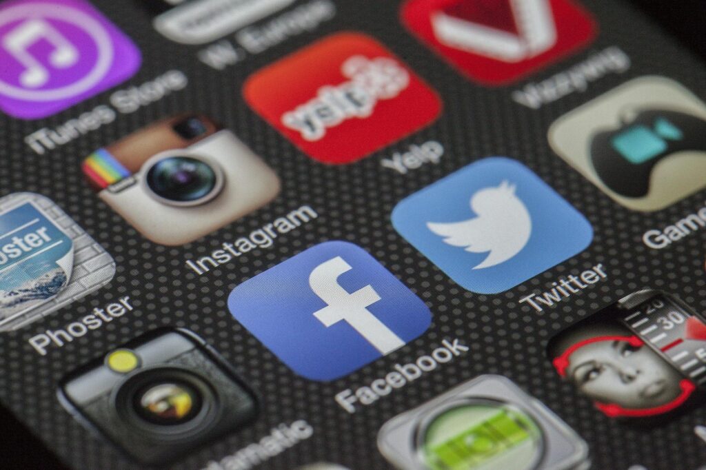 facebook application icon → blogidmwebid twitter facebook together exchange of information 147413